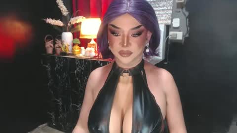 Snapshot of hugecockchristine chatting on 06-24-26, 04:17 Christine online show from 06-24-26, 04:17