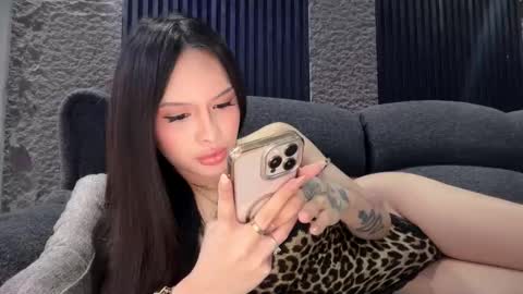 Tine Castillo online show from 11-18-25, 03:16