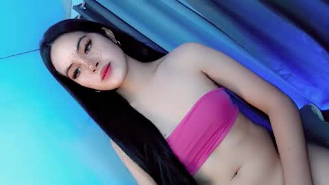 Snapshot of hugecockyanny chatting on 04-16-26, 01:17 Yhanie online show from 04-16-26, 01:17