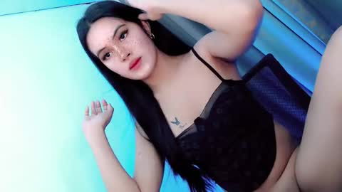 Snapshot of hugecockyanny chatting on 05-24-26, 12:04 Yhanie online show from 05-24-26, 12:04