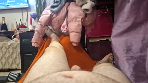 hugedick2469 online show from 01-08-25, 04:44