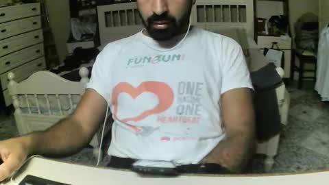 hugeveiny online show from 10-22-25, 03:56