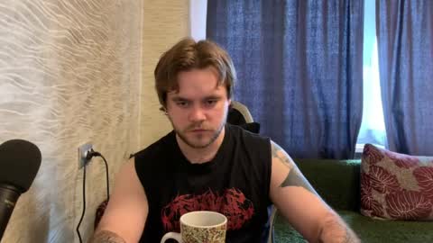 Snapshot of hugo__brad chatting on 04-25-26, 12:52 Hugo online show from 04-25-26, 12:52