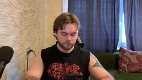 Snapshot of hugo__brad chatting on 04-25-26, 01:52 Hugo online show from 04-25-26, 01:52