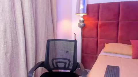 Hugo Cano online show from 10-19-25, 02:34