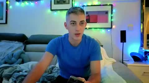 Snapshot of hugolandcam chatting on 12-21-25, 04:36 Hugo online show from 12-21-25, 04:36