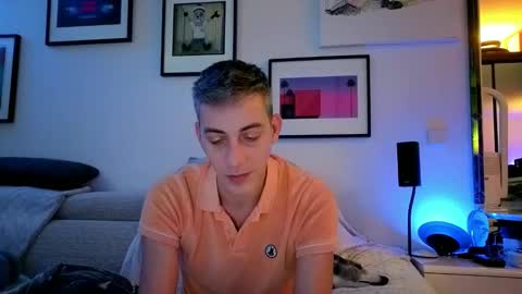 Snapshot of hugolandcam chatting on 01-11-26, 06:13 Hugo online show from 01-11-26, 06:13