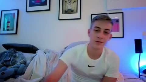 Snapshot of hugolandcam chatting on 01-15-26, 08:56 Hugo online show from 01-15-26, 08:56