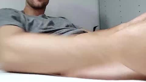 Snapshot of hukssss chatting on 12-21-25, 02:51 hukssss online show from 12-21-25, 02:51