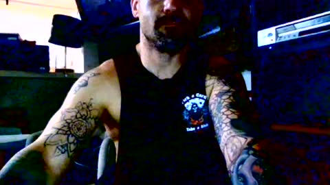 Snapshot of hungherowithoutacape chatting on 08-06-26, 12:18 hungherowithoutacape online show from 08-06-26, 12:18