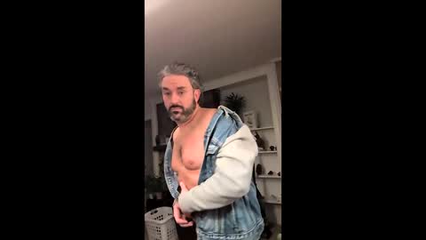 hungitalian40 online show from 12-18-25, 10:21