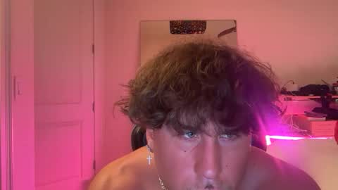 Snapshot of hungkingg22 chatting on 02-05-26, 04:00 hungkingg22 online show from 02-05-26, 04:00