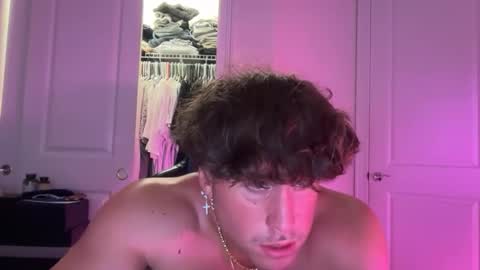 Snapshot of hungkingg22 chatting on 02-14-26, 05:10 hungkingg22 online show from 02-14-26, 05:10