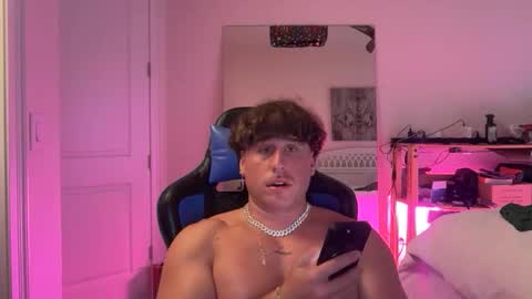 Snapshot of hungkingg22 chatting on 02-18-26, 04:58 hungkingg22 online show from 02-18-26, 04:58