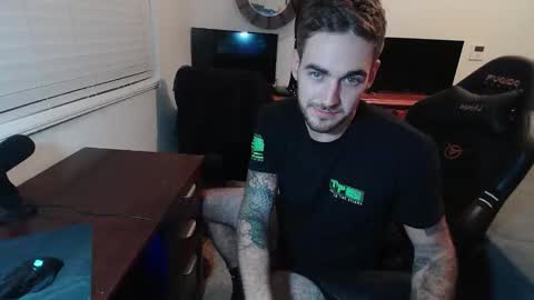 Snapshot of hungmtnman2256 chatting on 11-03-25, 06:03 hungmtnman2256 online show from 11-03-25, 06:03