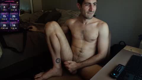 Snapshot of hungtechguy chatting on 11-17-25, 08:25 HungTechGuy online show from 11-17-25, 08:25