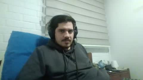 Snapshot of hungweeb chatting on 05-07-26, 01:22 Rod online show from 05-07-26, 01:22