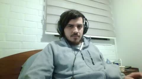 Snapshot of hungweeb chatting on 06-15-26, 01:19 Rod online show from 06-15-26, 01:19