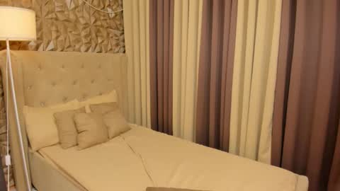 hunkhomerontop online show from 10-10-25, 06:01