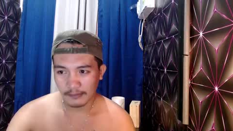 Snapshot of hunkylloyd chatting on 12-16-24, 12:15 hunkylloyd online show from 12-16-24, 12:15