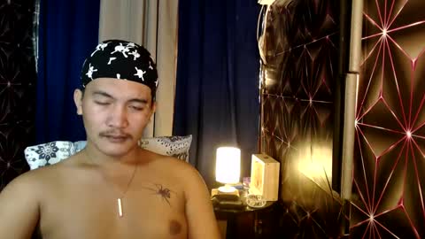 Snapshot of hunkylloyd chatting on 12-18-24, 12:40 hunkylloyd online show from 12-18-24, 12:40