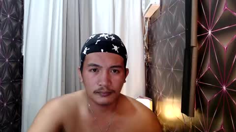 Snapshot of hunkylloyd chatting on 01-18-25, 01:08 hunkylloyd online show from 01-18-25, 01:08