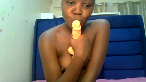 Snapshot of hunnyteaser chatting on 06-20-26, 06:27 hunny online show from 06-20-26, 06:27