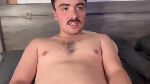 Snapshot of hunterbentleyy chatting on 09-12-25, 10:10 Hunter online show from 09-12-25, 10:10