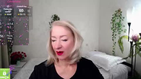 Snapshot of hunters_woman chatting on 09-29-25, 12:10 Irena online show from 09-29-25, 12:10