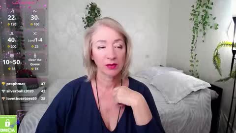 Snapshot of hunters_woman chatting on 10-18-25, 02:25 Irena online show from 10-18-25, 02:25