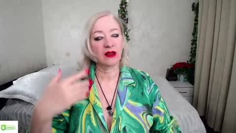 Snapshot of hunters_woman chatting on 05-13-26, 07:00 Irena online show from 05-13-26, 07:00