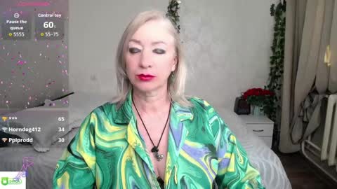 Snapshot of hunters_woman chatting on 05-18-26, 06:19 Irena online show from 05-18-26, 06:19