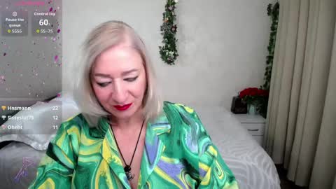 Snapshot of hunters_woman chatting on 05-31-26, 06:09 Irena online show from 05-31-26, 06:09