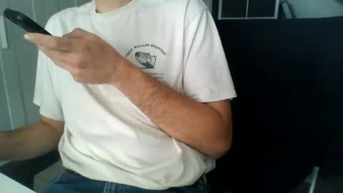 Snapshot of hunting_007 chatting on 06-12-26, 11:09 hunting_007 online show from 06-12-26, 11:09