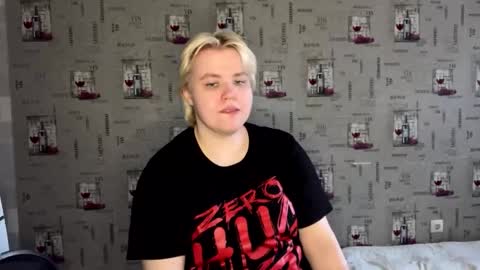 Snapshot of husk_ryan chatting on 10-31-25, 01:23 Ryan online show from 10-31-25, 01:23