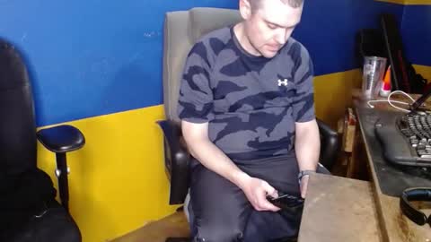 Huskyguy online show from 02-17-26, 04:42