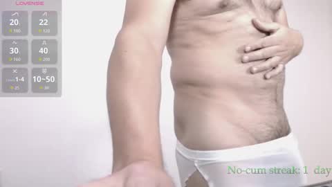 Snapshot of hxmister chatting on 11-14-25, 08:29 Andrew online show from 11-14-25, 08:29