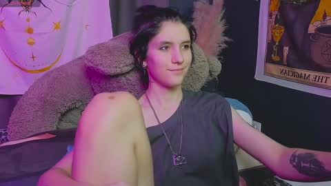 Snapshot of hyeon_jin chatting on 01-22-25, 04:23 Hyeon Jin online show from 01-22-25, 04:23