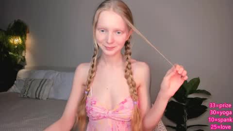 Snapshot of hypnoootic chatting on 04-28-26, 05:40 Jenny online show from 04-28-26, 05:40