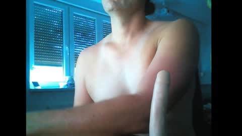 Snapshot of hypnoslutger chatting on 03-29-26, 01:22 hypnoslut online show from 03-29-26, 01:22