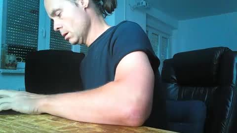 Snapshot of hypnoslutger chatting on 06-21-26, 08:17 hypnoslut online show from 06-21-26, 08:17