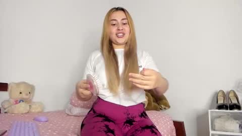 Hyun Joo online show from 03-17-26, 04:10