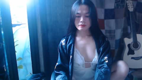 Snapshot of i_am_asian90 chatting on 12-12-24, 09:48 Kim online show from 12-12-24, 09:48