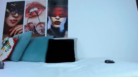 Snapshot of i_am_dolls chatting on 11-19-25, 07:36 The Dolls online show from 11-19-25, 07:36