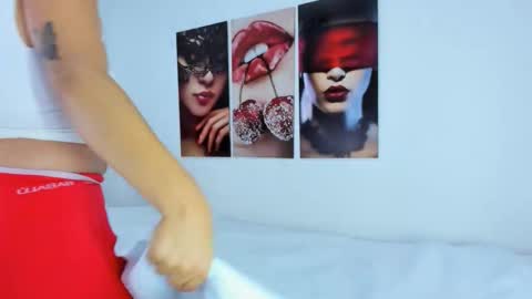 Snapshot of i_am_dolls chatting on 12-01-25, 08:03 The Dolls online show from 12-01-25, 08:03