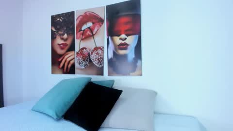 Snapshot of i_am_dolls chatting on 12-15-25, 08:24 The Dolls online show from 12-15-25, 08:24