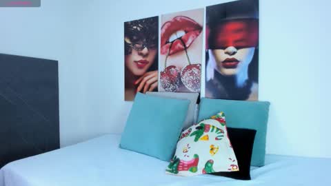 Snapshot of i_am_dolls chatting on 12-17-25, 07:09 The Dolls online show from 12-17-25, 07:09