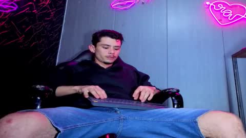 kelvis online show from 11-22-25, 12:20