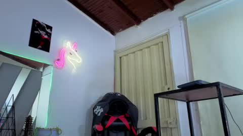 Snapshot of i_am_kelvis_ chatting on 05-22-26, 03:57 kelvis online show from 05-22-26, 03:57