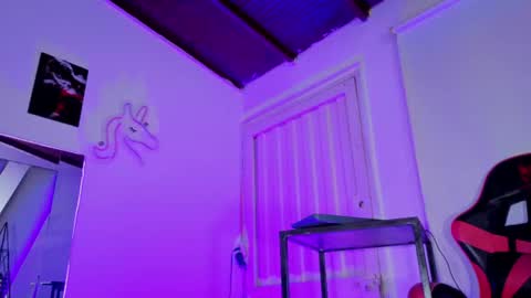 Snapshot of i_am_kelvis_ chatting on 06-27-26, 05:23 kelvis online show from 06-27-26, 05:23